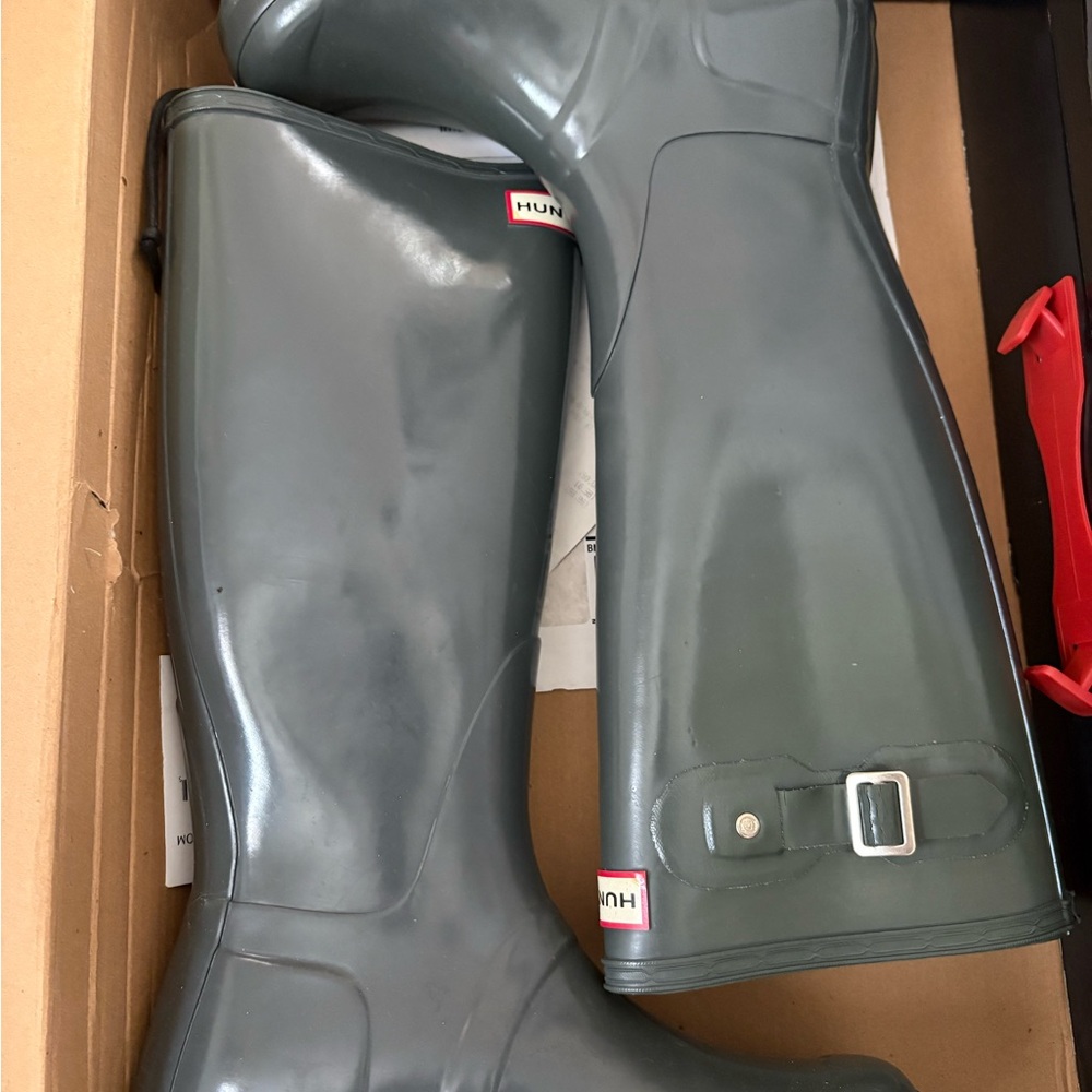 Hunter Black and Red Boot Box